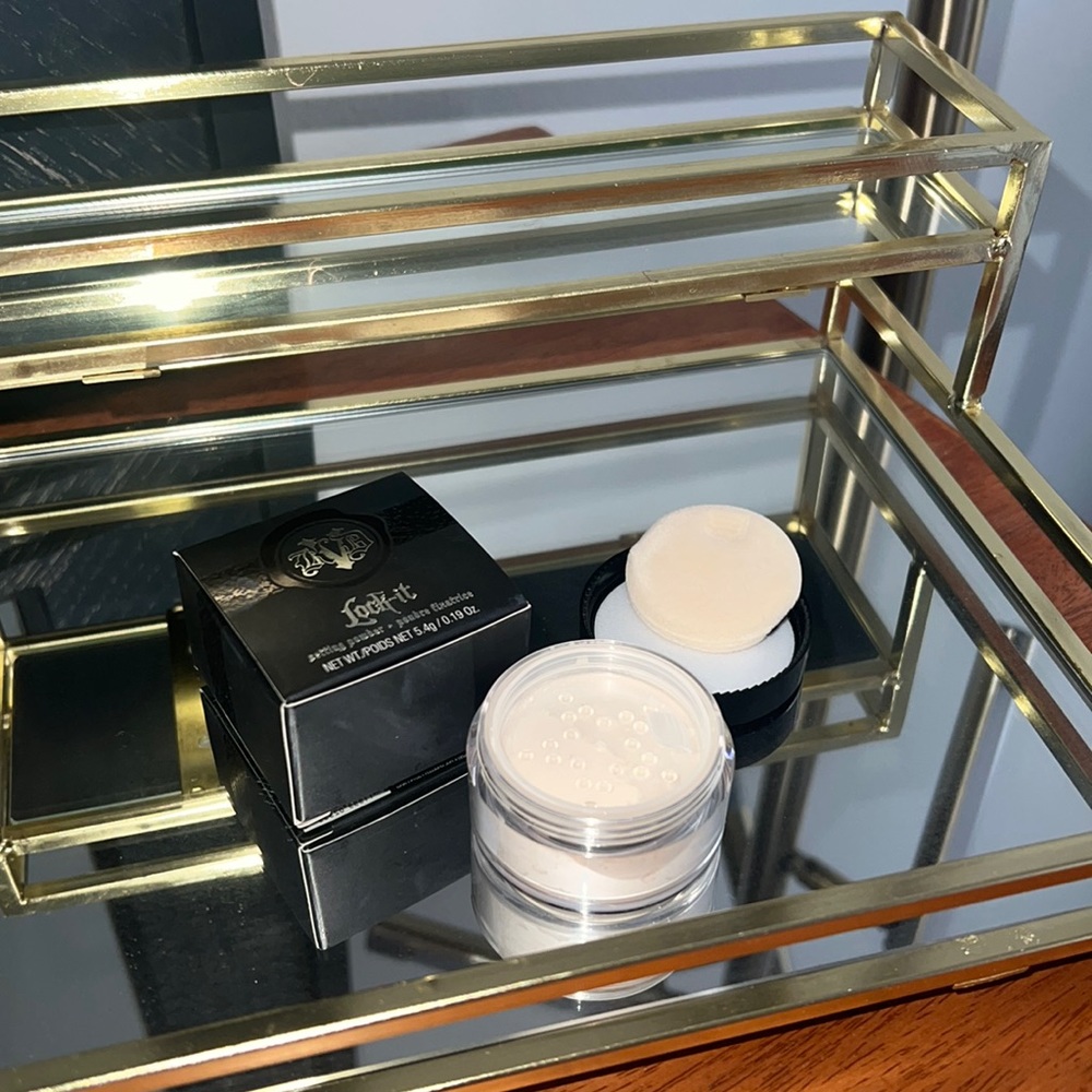 Kat Von D Setting Powder - Picture 2 of 4